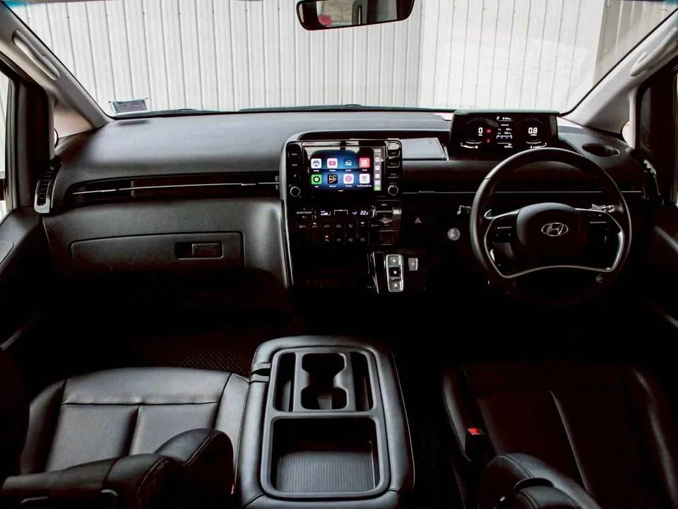 2022 Hyundai Staria US4 3