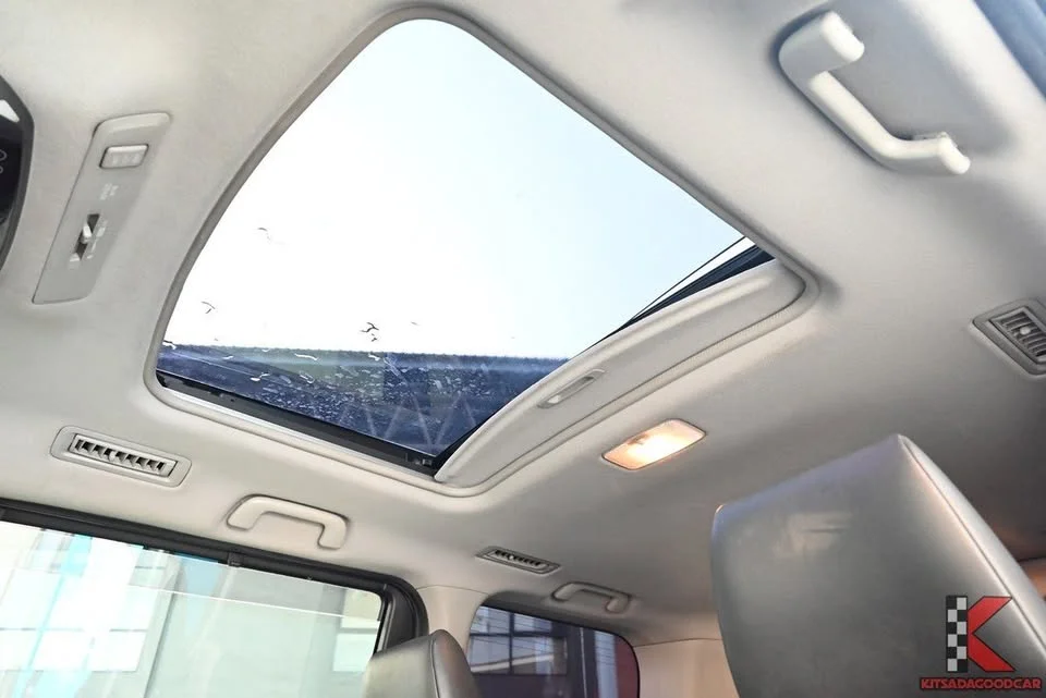 2015 Toyota Voxy III 3