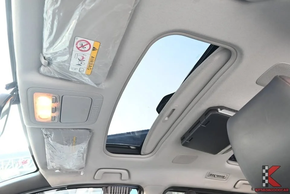 2015 Toyota Voxy III 2