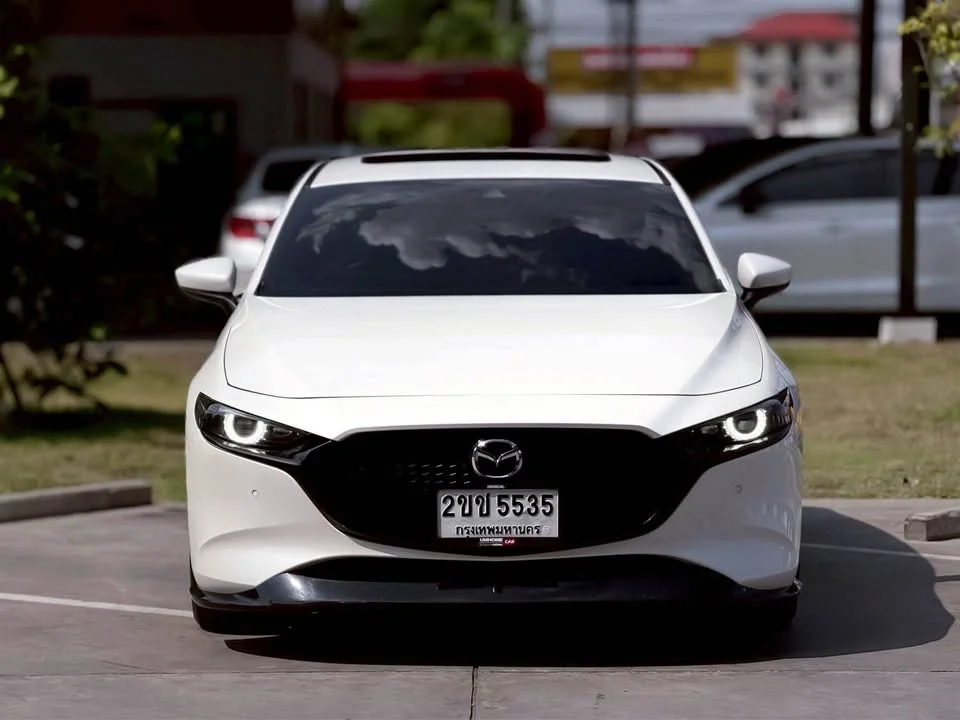 2021 Mazda 3 IV 3