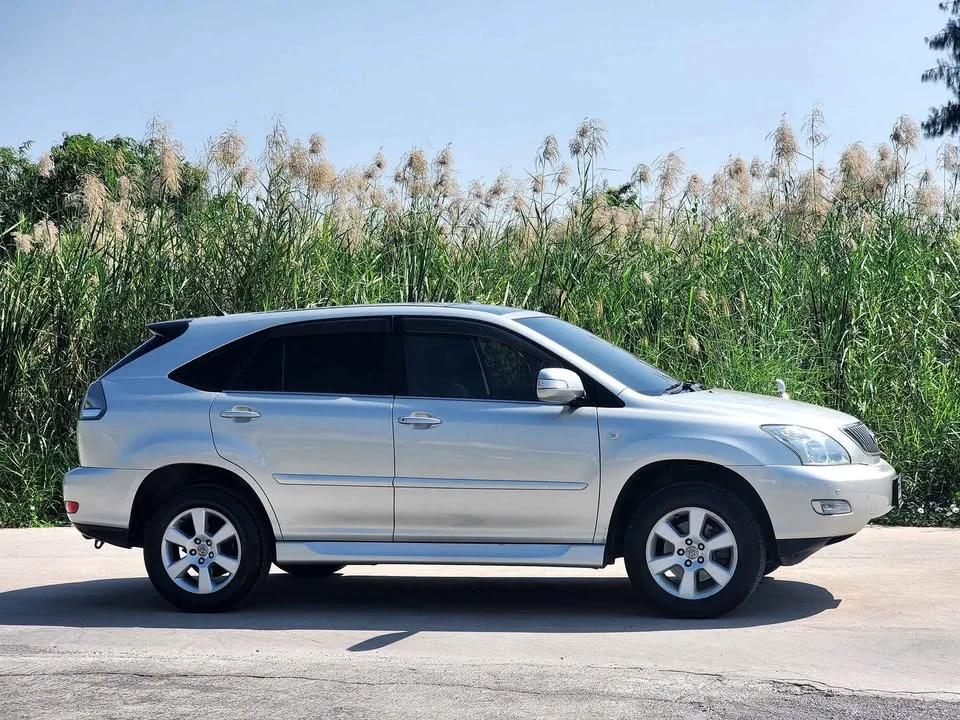 2005 Toyota Harrier II 2