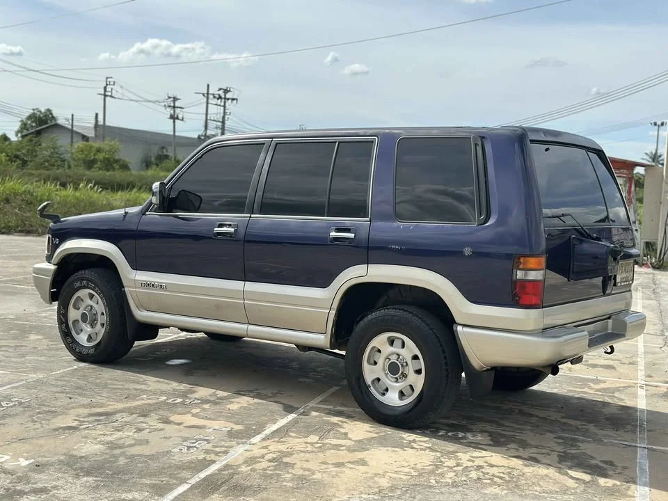 1996 Isuzu Trooper II 3