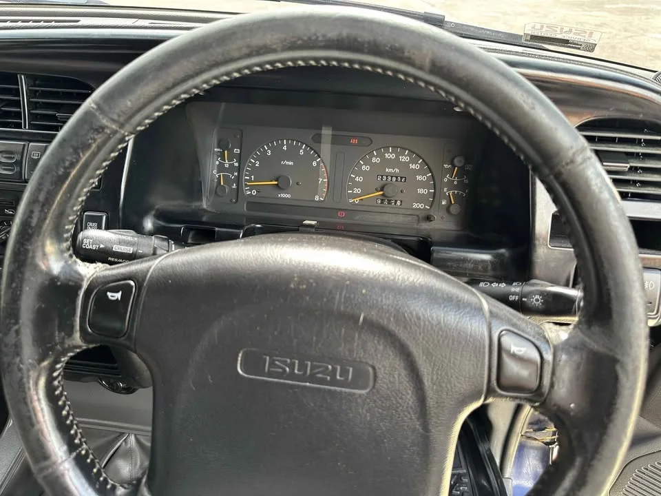 1996 Isuzu Trooper II 2