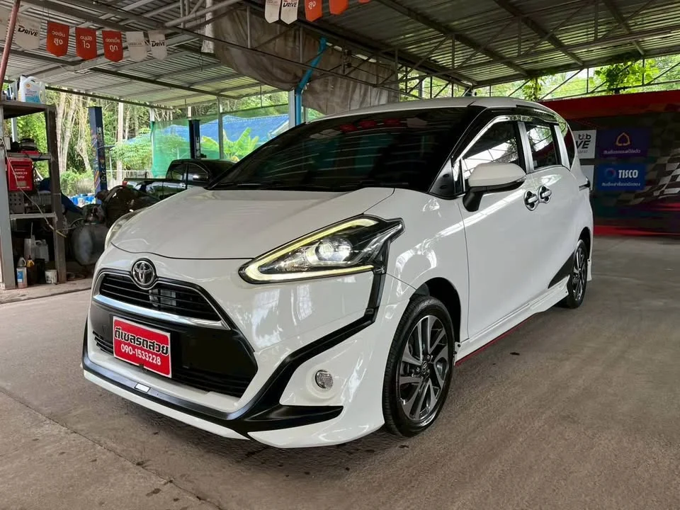 2018 Toyota Sienta II 3