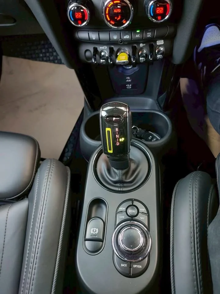 2022 Mini Hatch  III 2