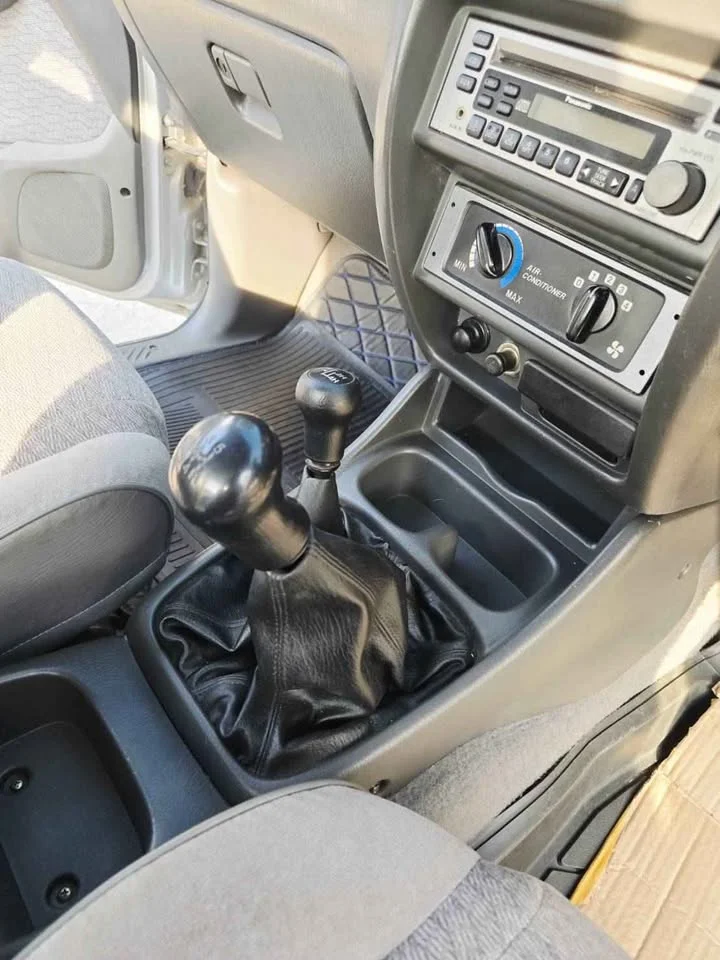 2004 Mazda 2500 Fighter V 2