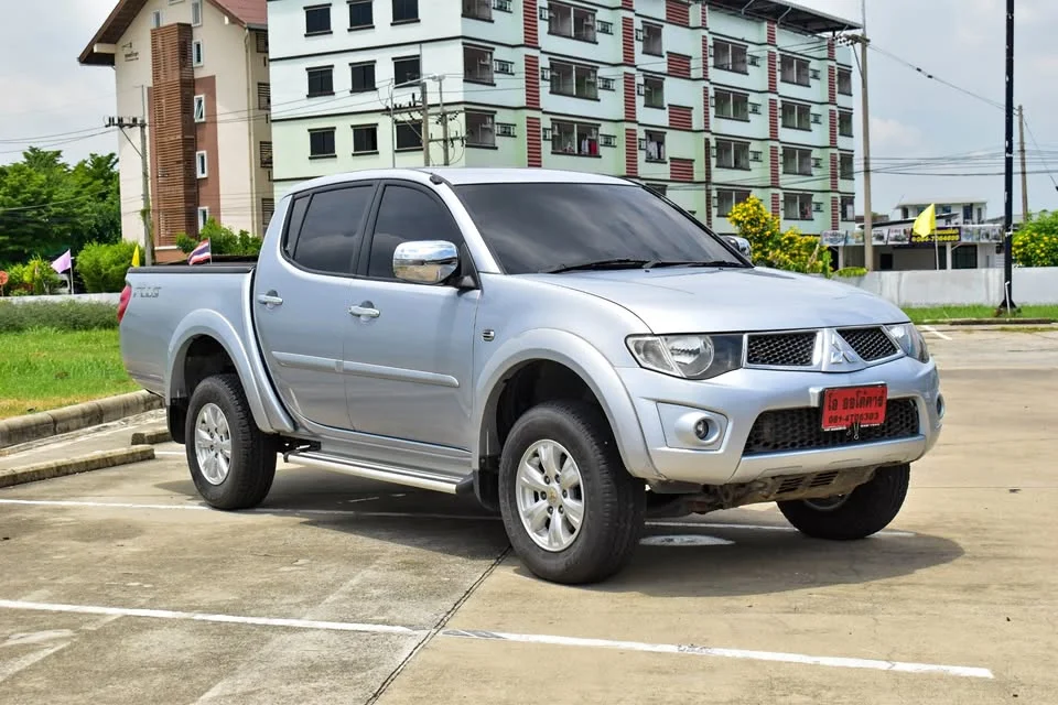 2013 Mitsubishi Triton IV 2