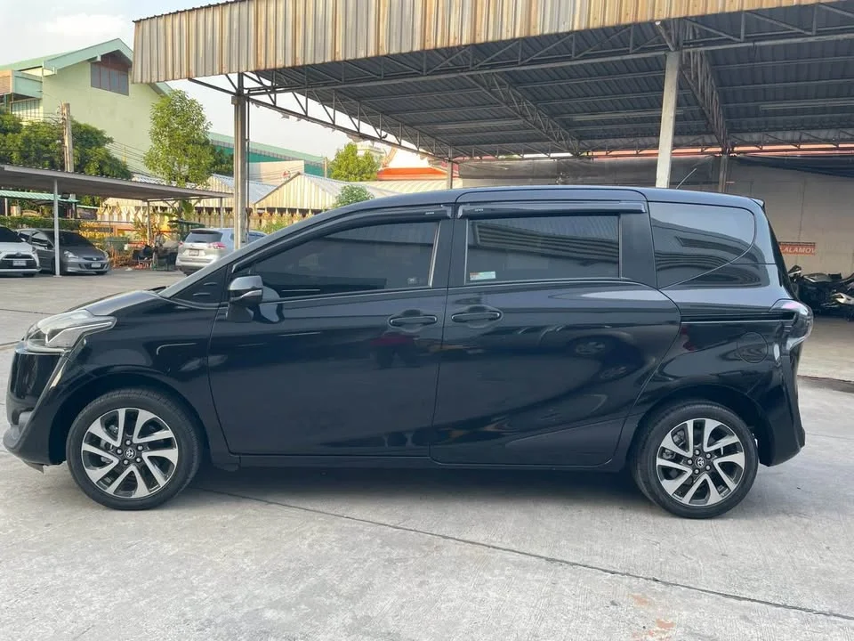 2017 Toyota Sienta II 3
