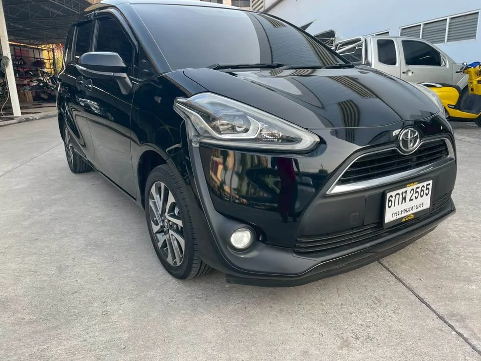 2017 Toyota Sienta II 2