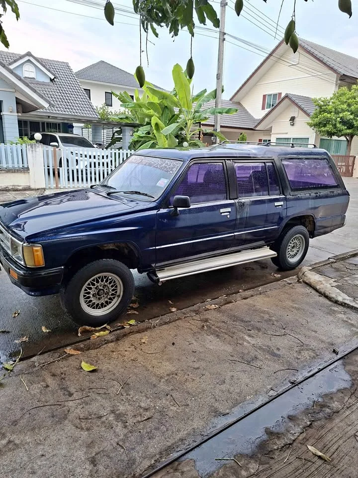 1990 Toyota Hilux Mighty-X V 2