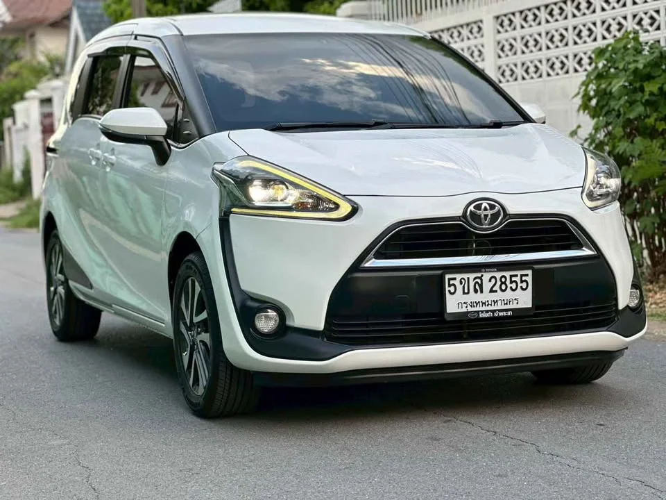 2019 Toyota Sienta II 2