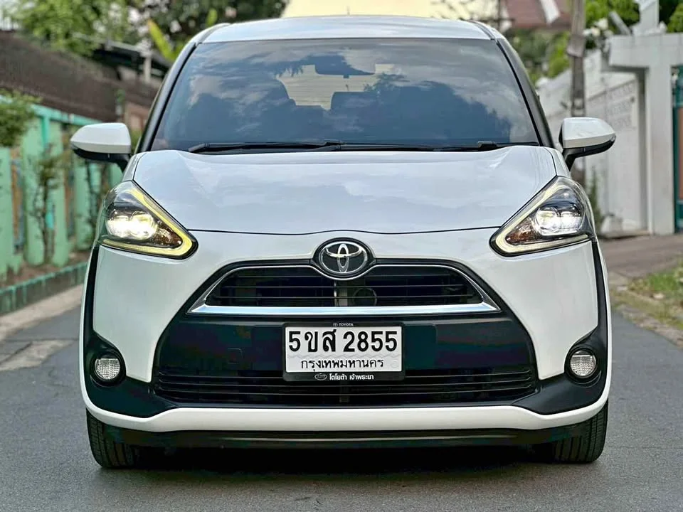 2019 Toyota Sienta II 3
