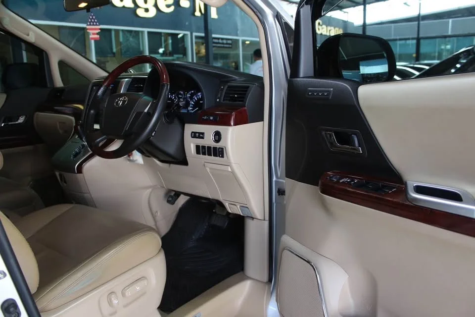 2010 Toyota Alphard, Vellfire II (AH20) 3