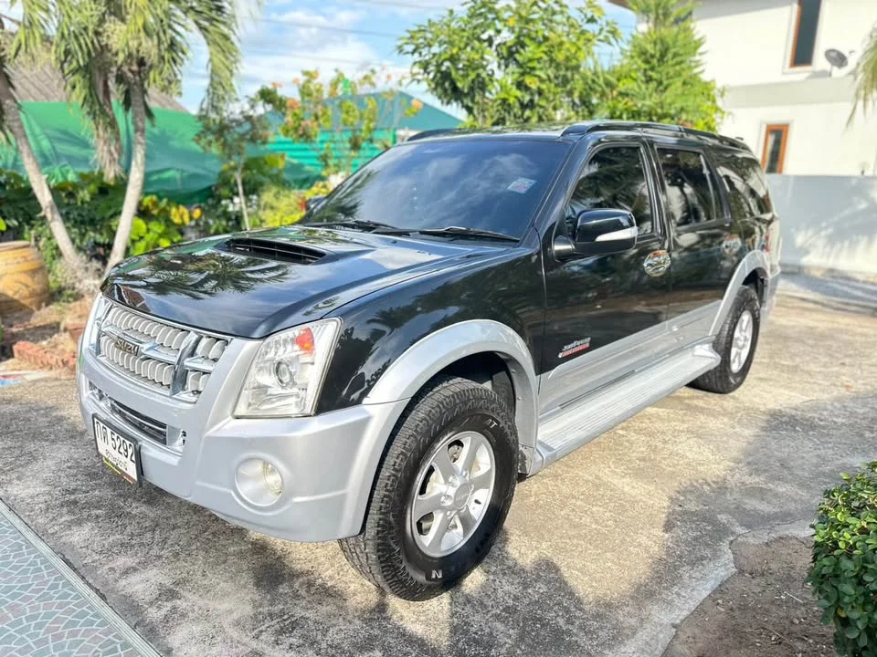 2008 Isuzu MU-7 3
