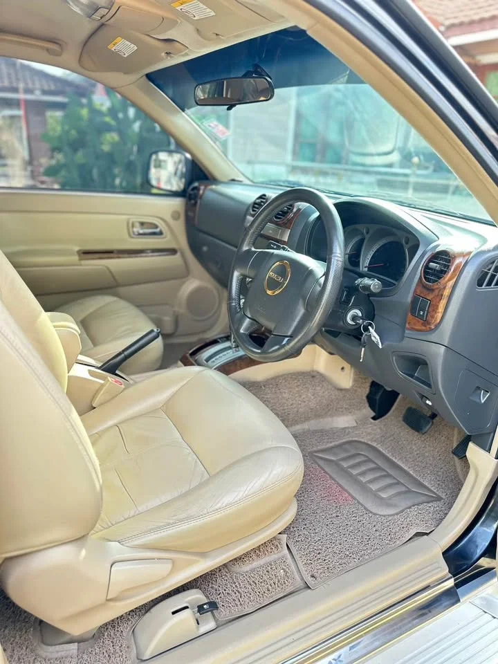 2008 Isuzu MU-7 2