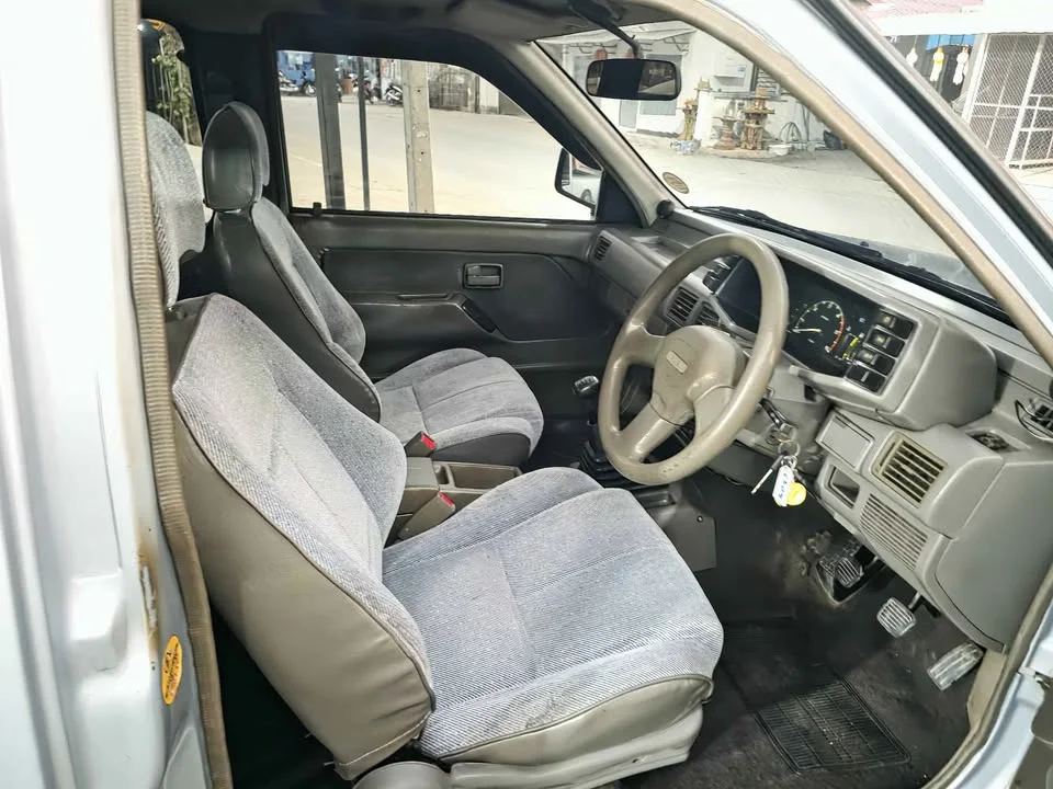 1995 Isuzu TFR III 3