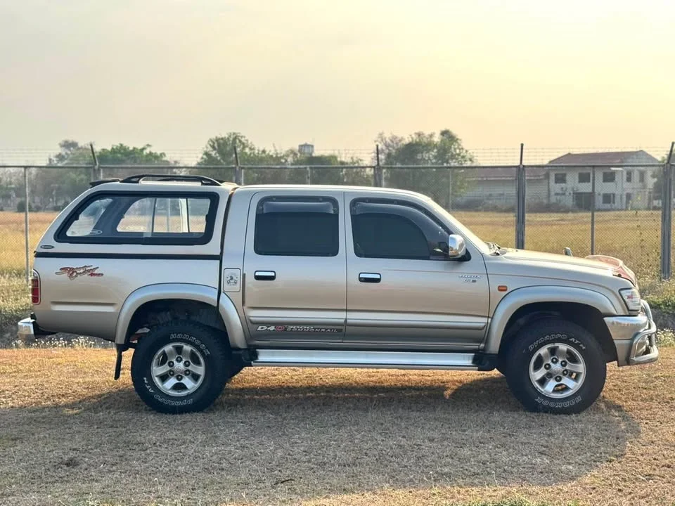 2003 Toyota Hilux Tiger VI 3