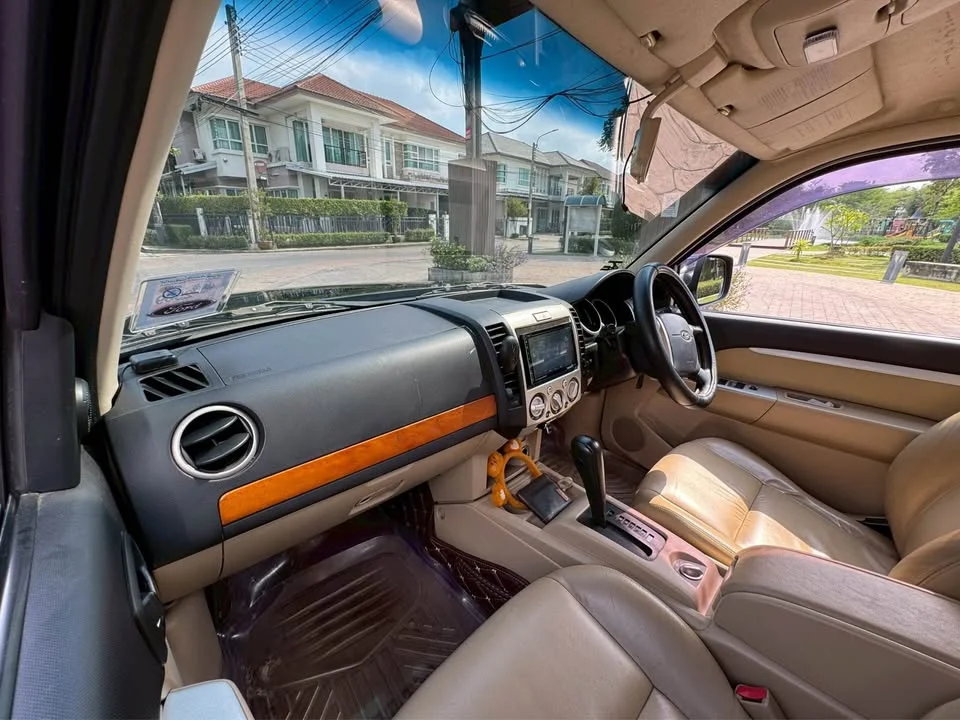 2012 Ford Everest I 2
