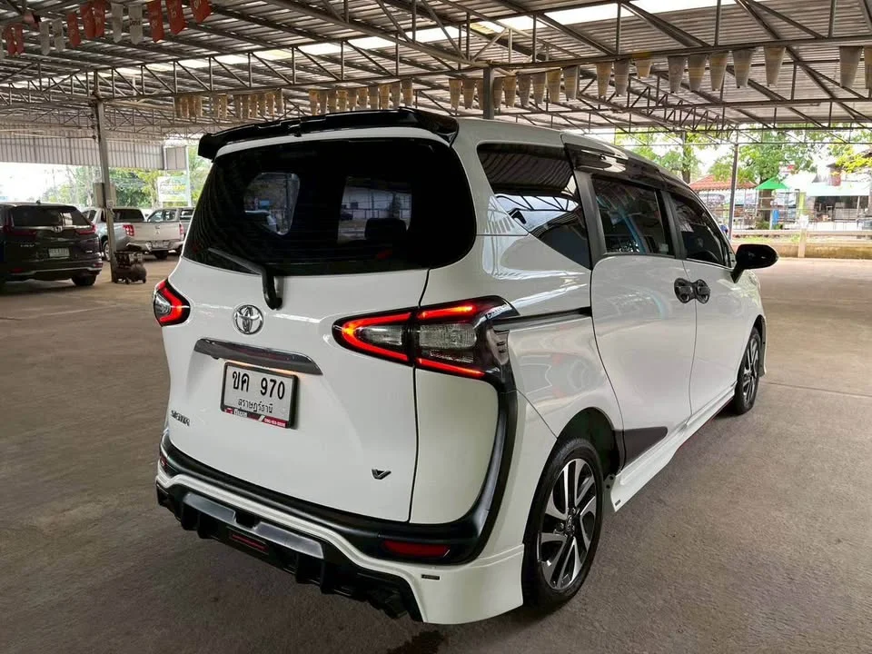 2018 Toyota Sienta II 3