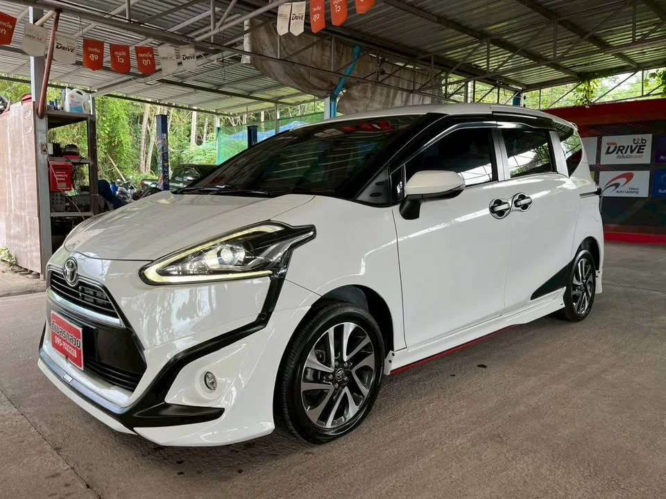 2018 Toyota Sienta II 2