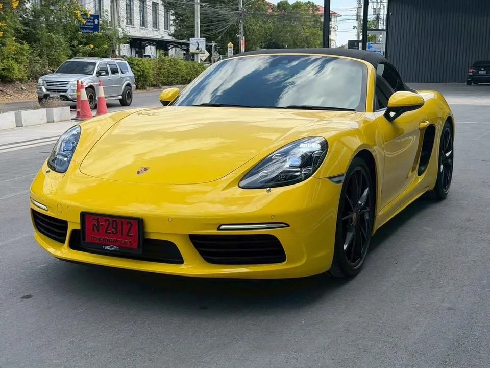 2017 Porsche 718 Boxster and Cayman IV 2
