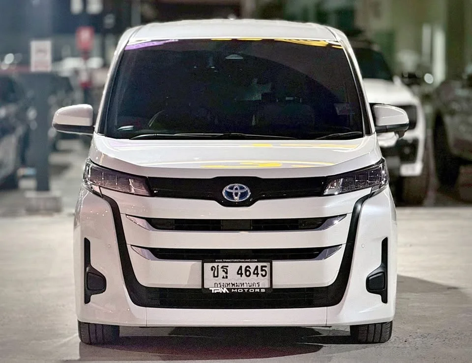 2024 Toyota Voxy IV 3