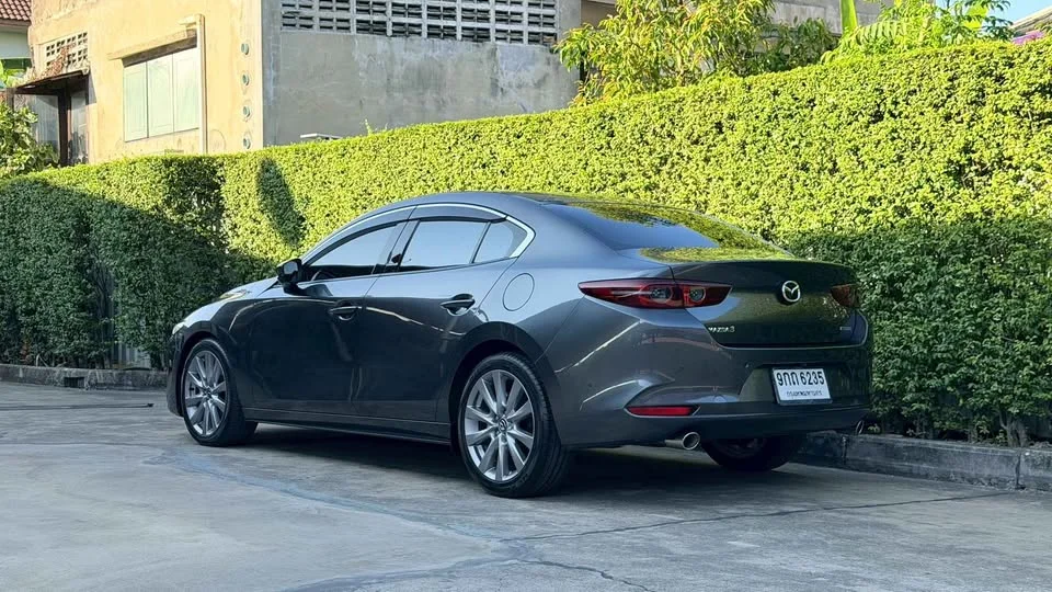 2019 Mazda 3 IV 3