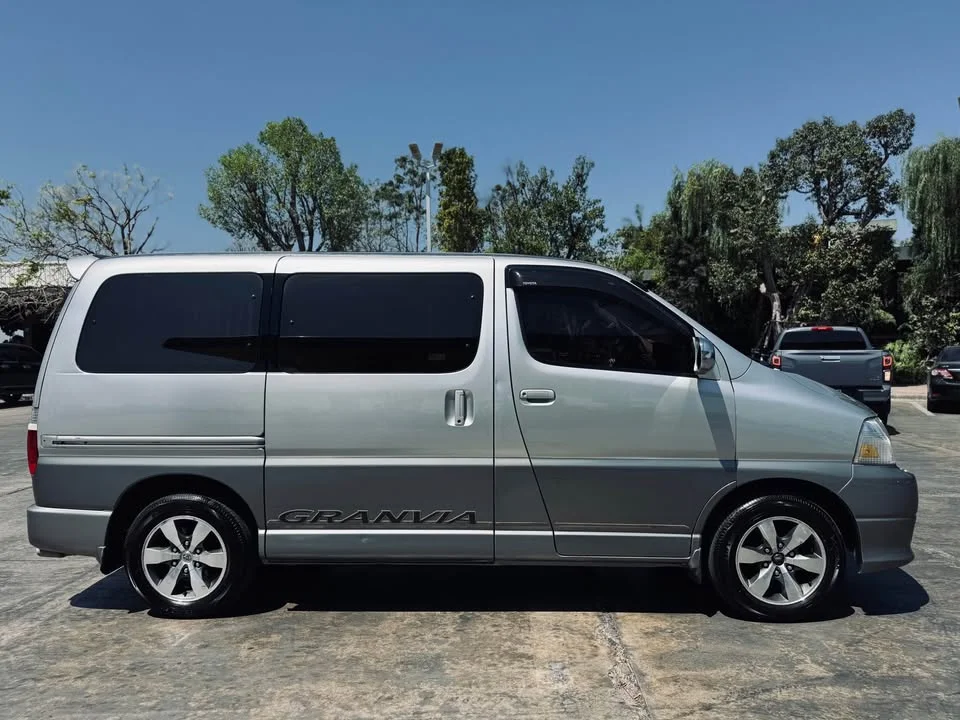 2000 Toyota Granvia H100 2