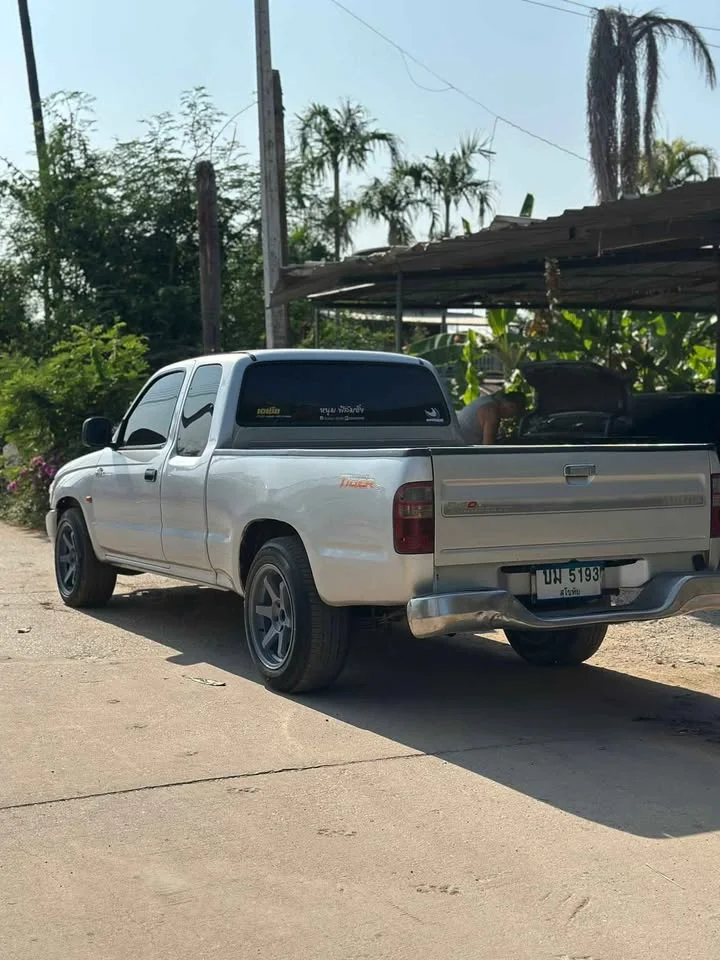2002 Toyota Hilux Tiger VI 3