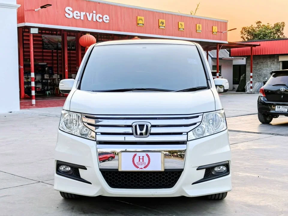 2013 Honda Stepwgn IV 2