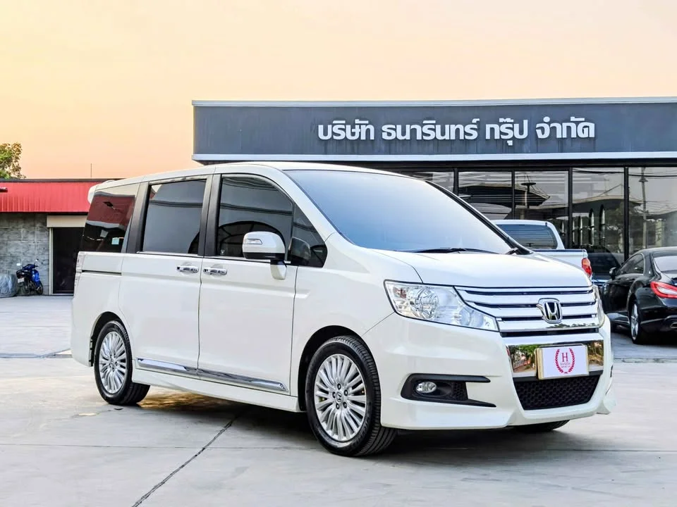 2013 Honda Stepwgn IV 3