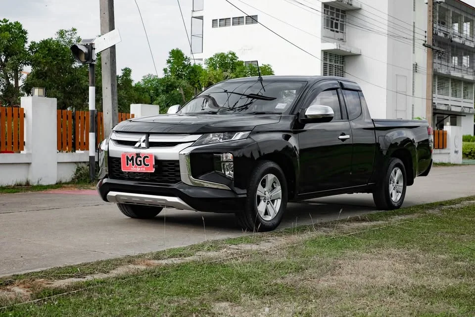 2022 Mitsubishi Triton V 2