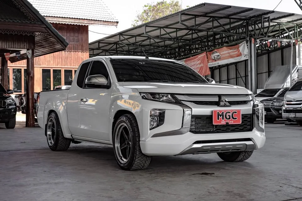 2022 Mitsubishi Triton V 3