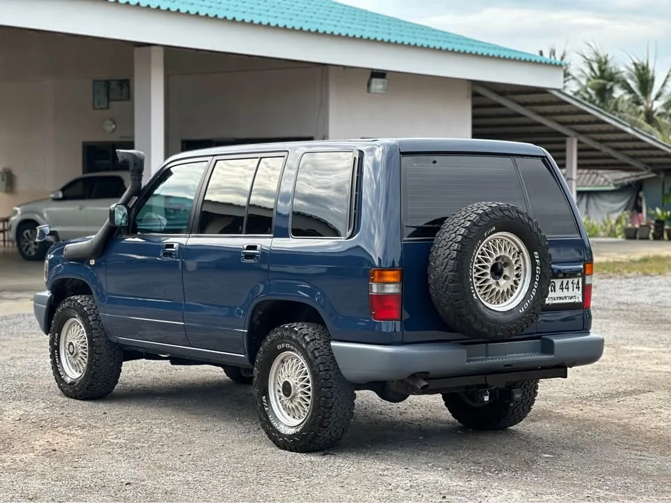 1995 Isuzu Trooper II 2