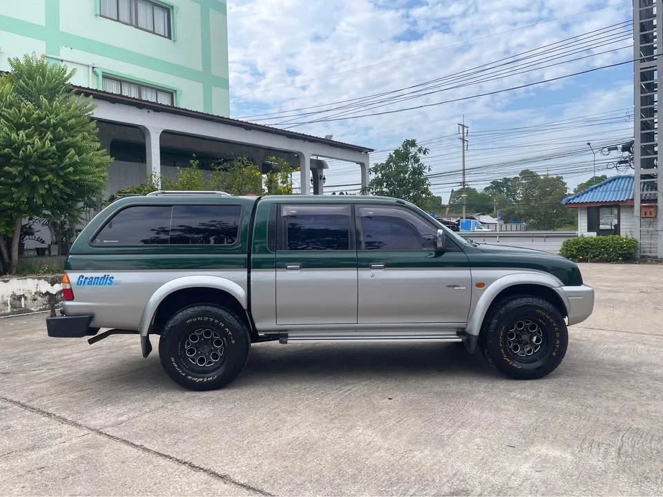 2001 Mitsubishi Strada III 2