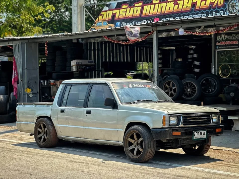 1996 Mitsubishi Triton II 3