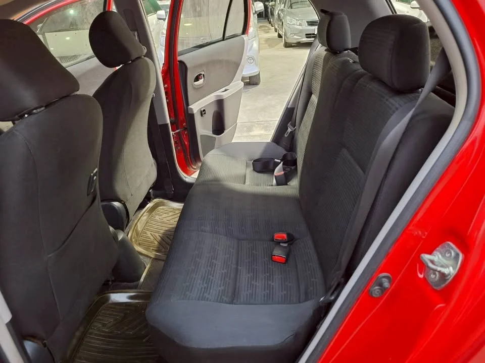 2011 Toyota Yaris II 2