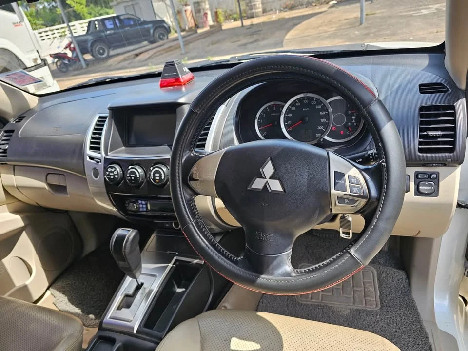 2010 Mitsubishi Pajero Sport II 2