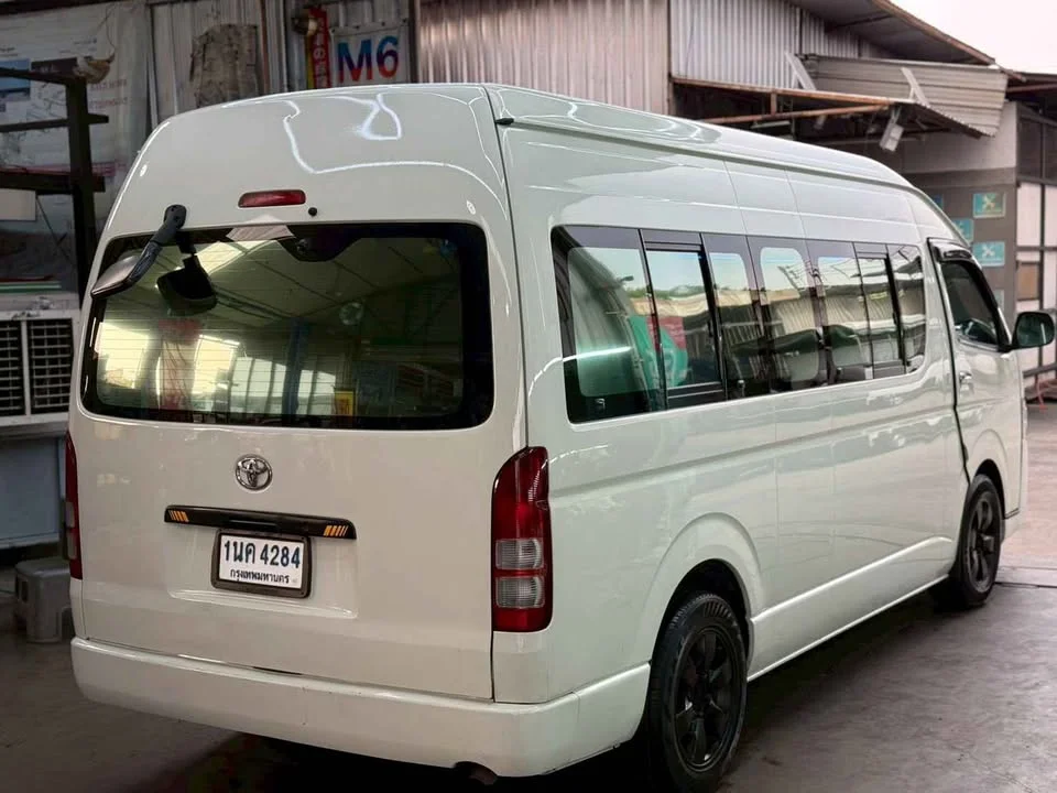 2010 Toyota Commuter V (H200) 3