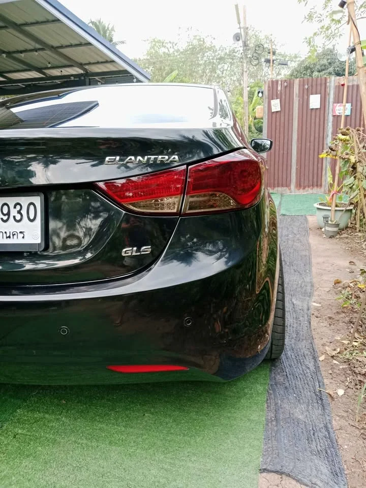 2012 Hyundai Elantra V 2