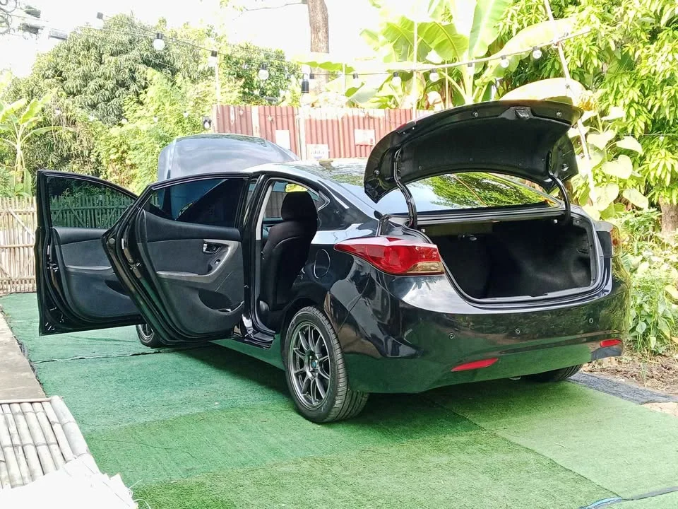 2012 Hyundai Elantra V 3
