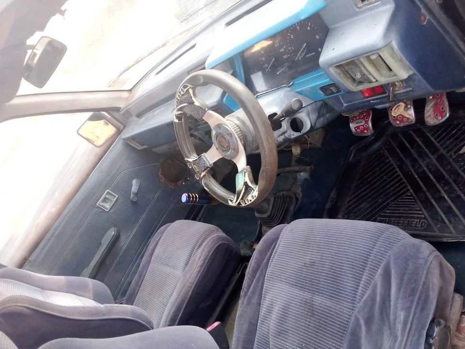 1993 Mitsubishi Triton II 2