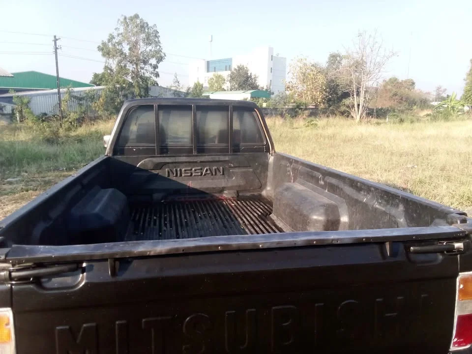 1993 Mitsubishi Triton II 3
