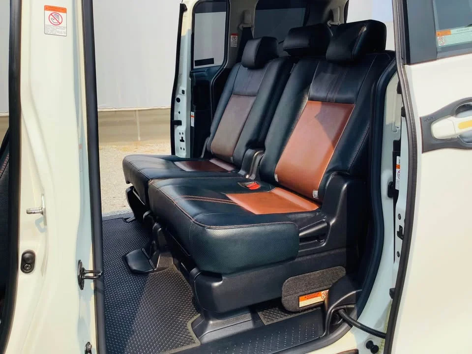 2017 Toyota Sienta II 3