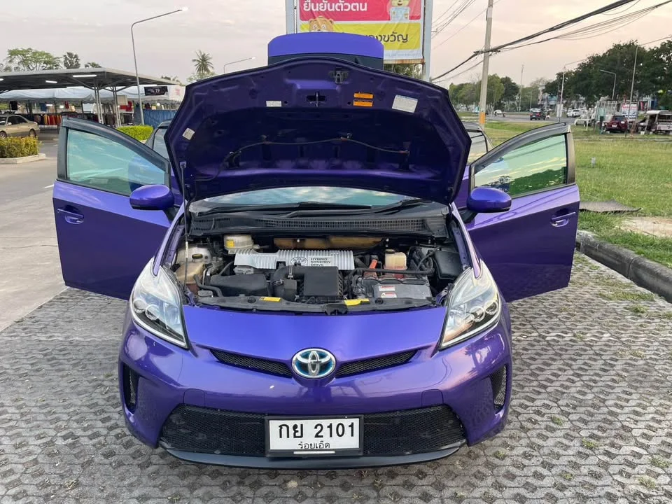 2012 Toyota Prius III 2