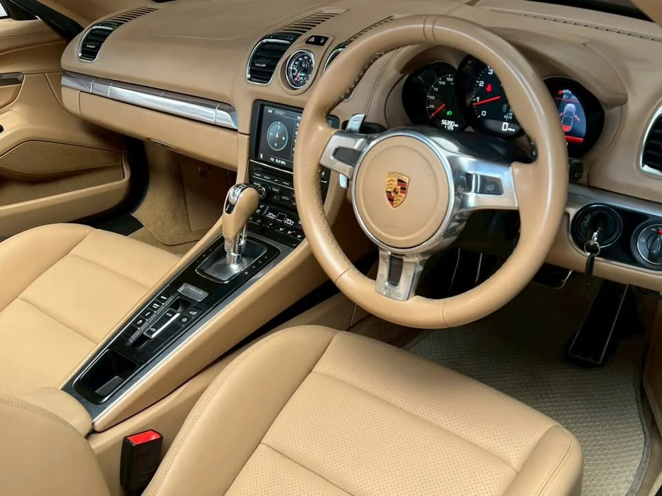 2014 Porsche Boxster and Cayman III 3