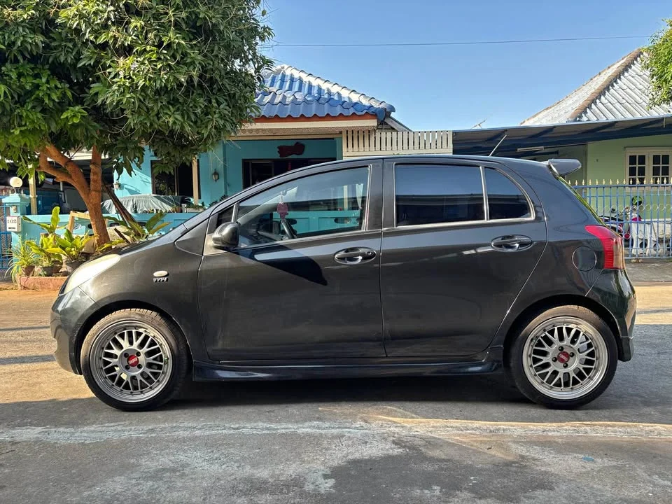 2006 Toyota Yaris II 2