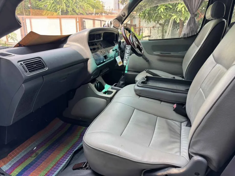 2002 Toyota Commuter IV (H100) 2