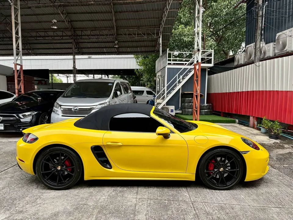 2017 Porsche 718 Boxster and Cayman IV 2