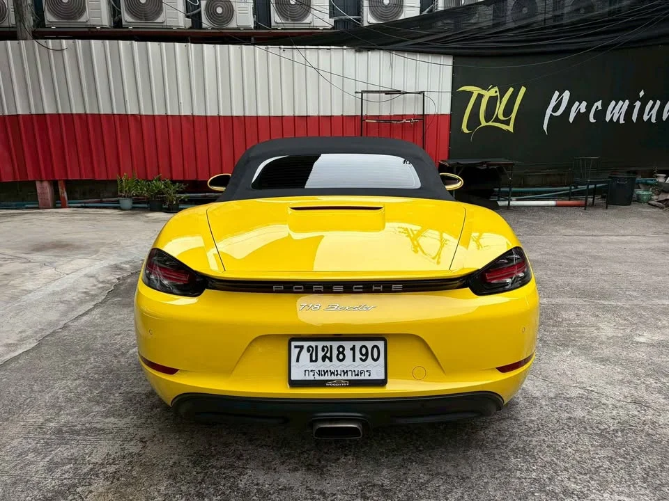 2017 Porsche 718 Boxster and Cayman IV 3